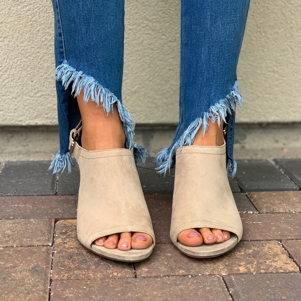 Distressed Leather Kitten Heel Peep Toe Sandal - Picture 3 of 8